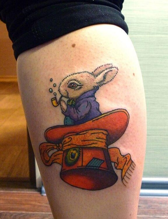 腿部抽烟的小兔子纹身图片