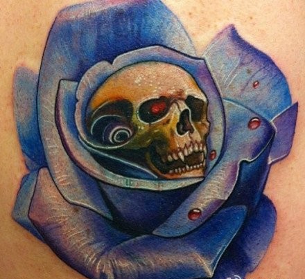 一张精美好看的玫瑰花与骷髅纹身图片