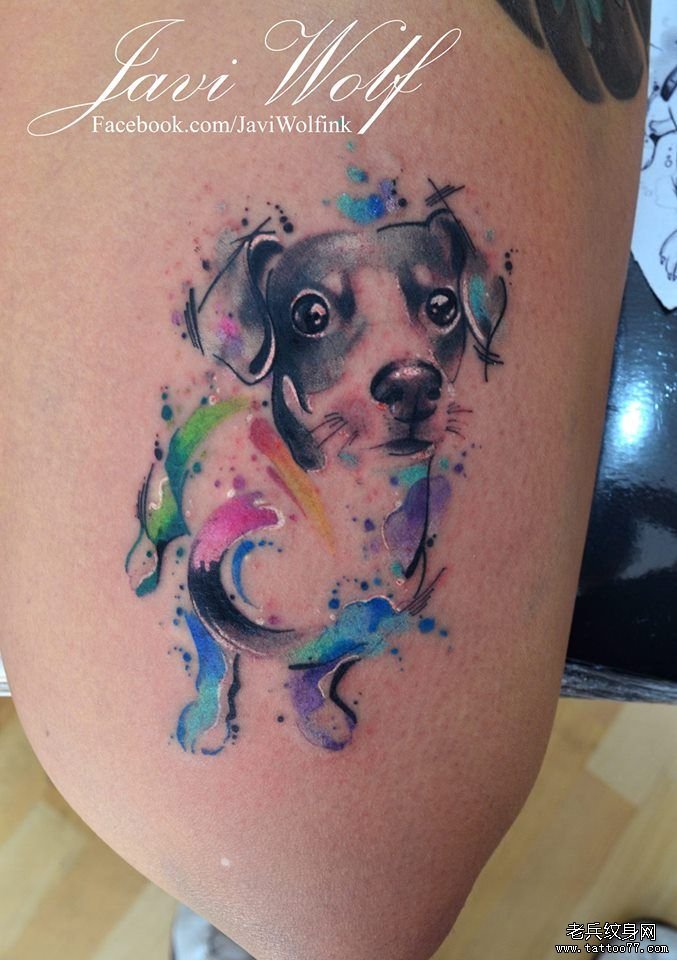 大腿彩色泼墨狗纹身图片