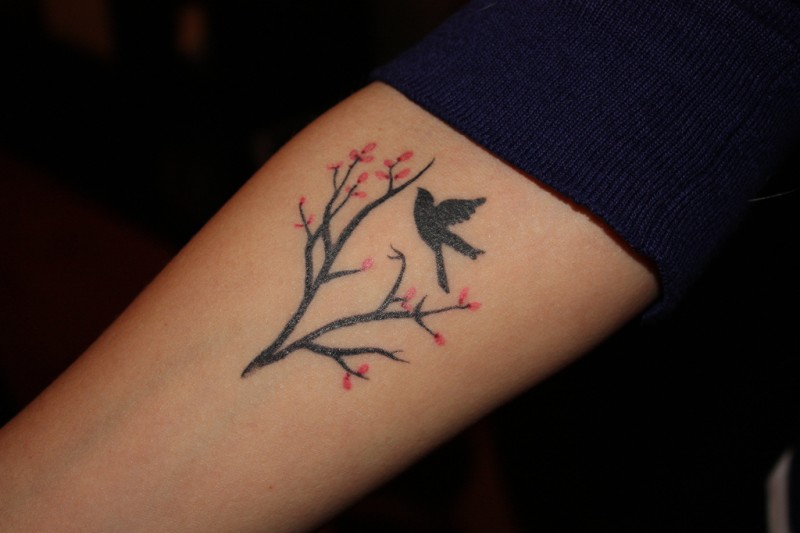 小清新树枝与小鸟纹身图片