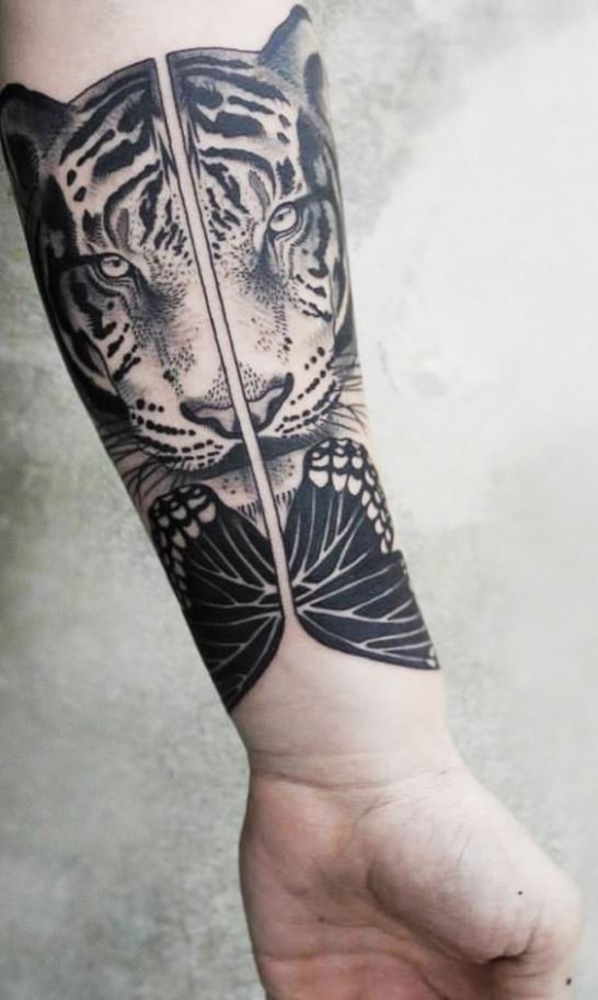 小臂自然美丽的黑色老虎和蝴蝶纹身图片