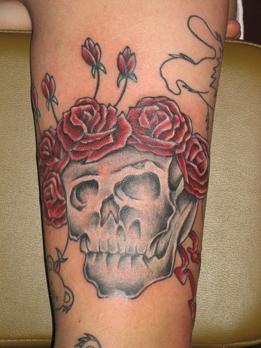 骷髅和玫瑰纹身图片