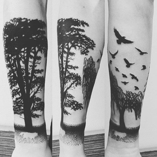 男性手臂黑色树木和鸟纹身图片