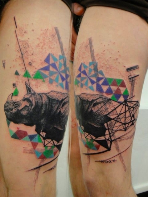 腿部彩色几何样式的犀牛纹身图片