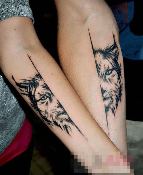 情侣手臂上黑色线条素描创意个性文艺小图案纹身图片