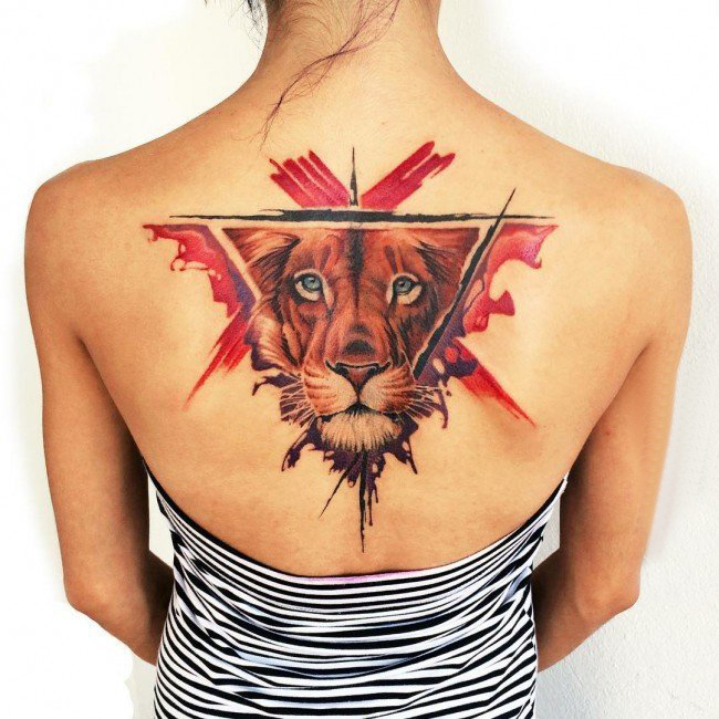 女生背部彩绘水彩素描创意几何元素霸气狮子头纹身图片