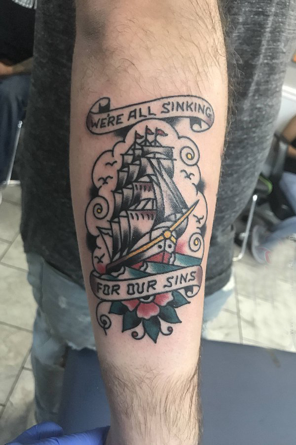 纹身小帆船 男生手臂上英文和帆船纹身图片