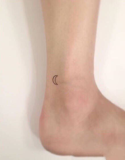 脚踝小图案：一组超简约的脚踝处小纹身图片