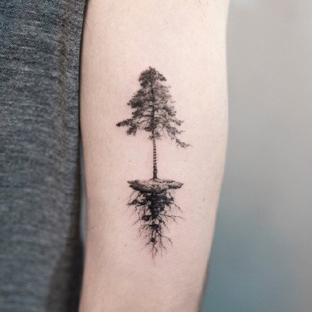 一组简约的小树纹身图片9张
