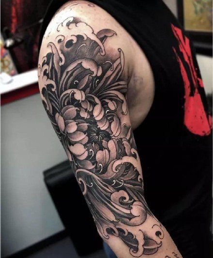 黑灰菊花：手臂和腿部上好看的黑灰菊花纹身图片