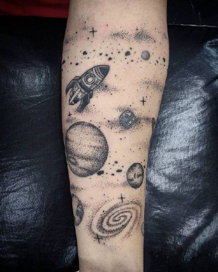 星球宇宙纹身 经典的一组点刺星球纹身图片