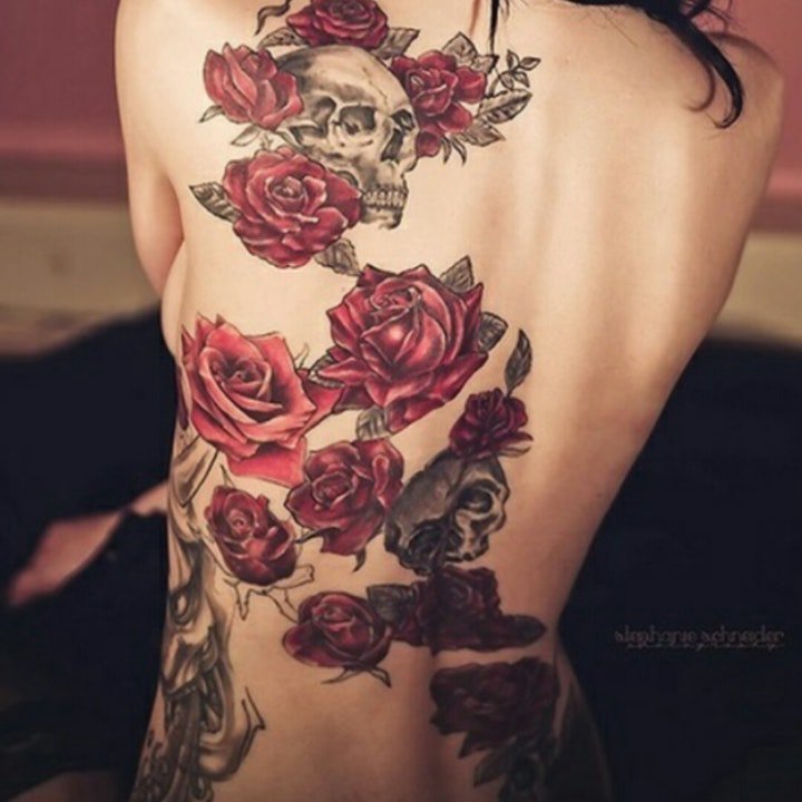 女背部纹身图 漂亮唯美的女生背部纹身图片