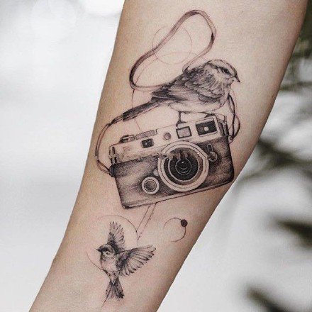 很好看的9组照相机纹身图片分享