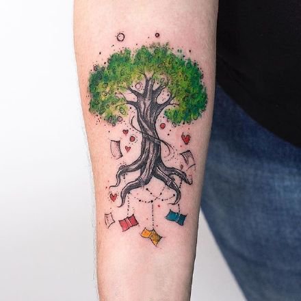 彩色树纹身 唯美具有生命力的树纹身图片