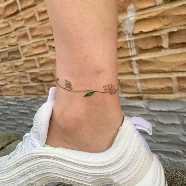 女生脚踝位置的小清新纹身图片9张
