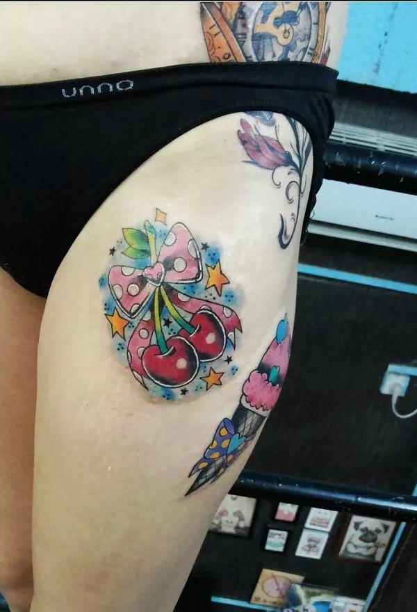 性感美女大腿七色彩个性纹身