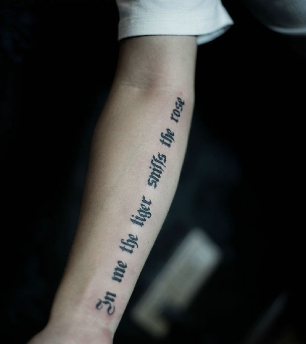 简简单单又时尚的英文单词纹身
