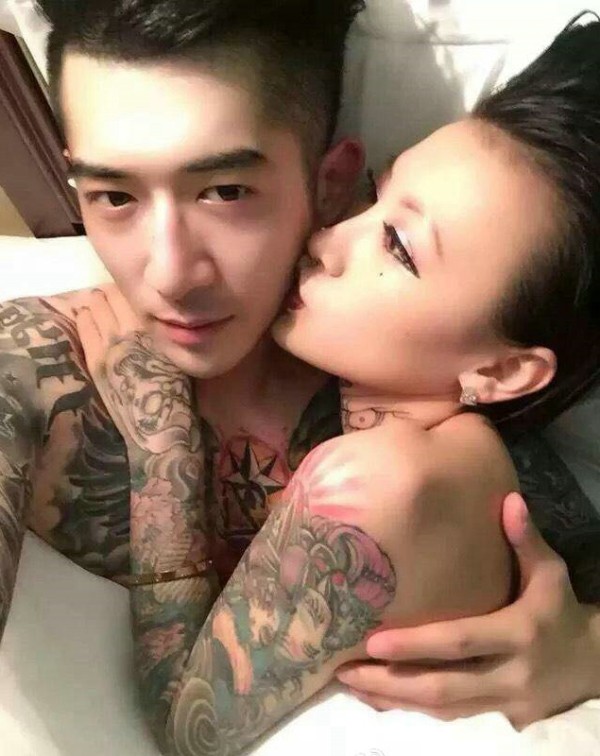 俊男靓女私房大秀恩爱的满身情侣刺青