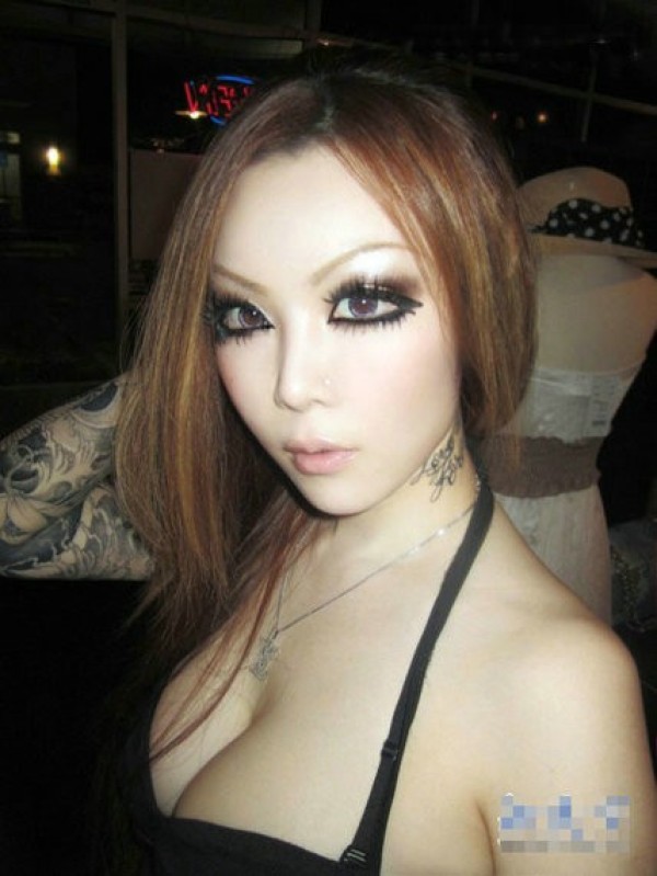 大胸美女VivianLin林静文的纹身写真图24
