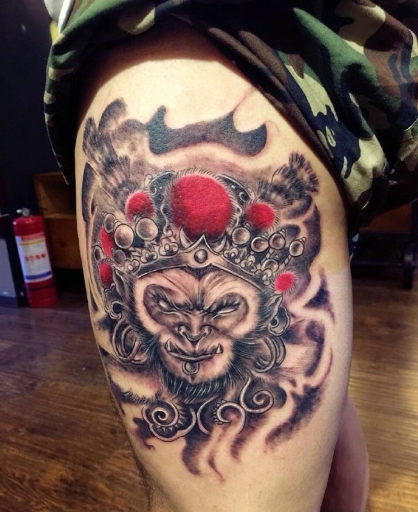 大腿外侧骄傲自大的齐天大圣纹身图片