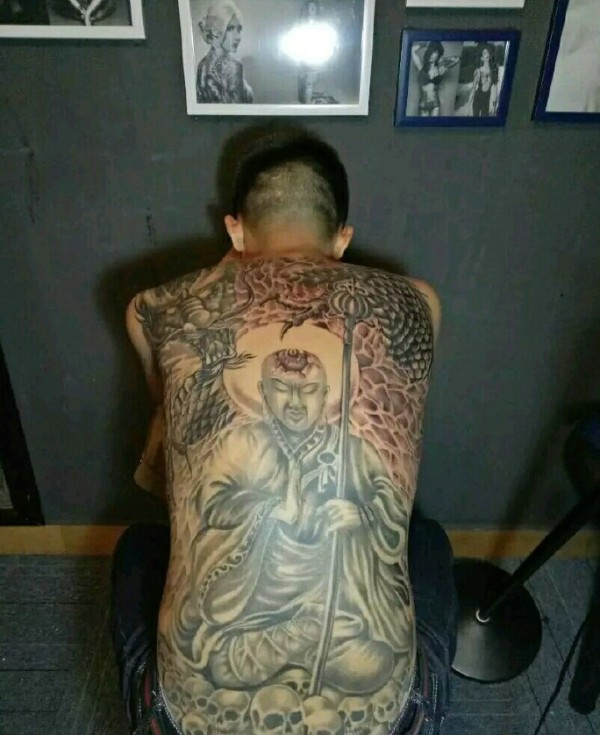 霸气十足的满背佛祖纹身图片