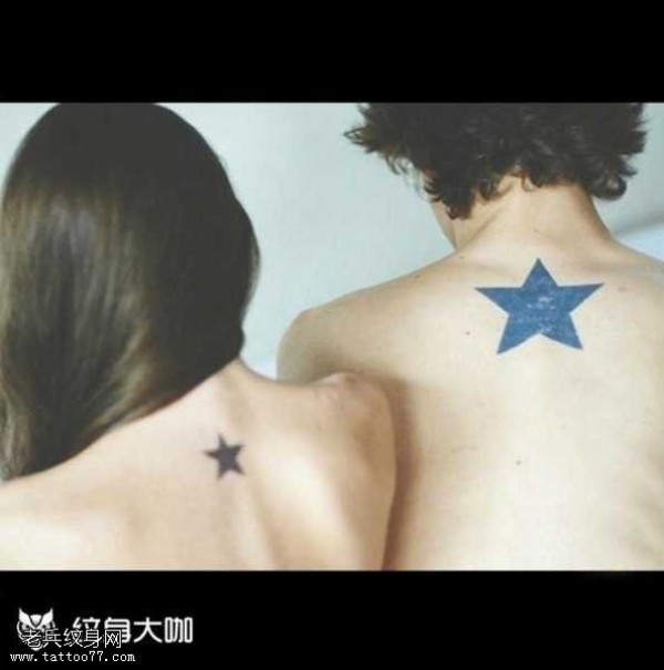 背部五星纹身图片