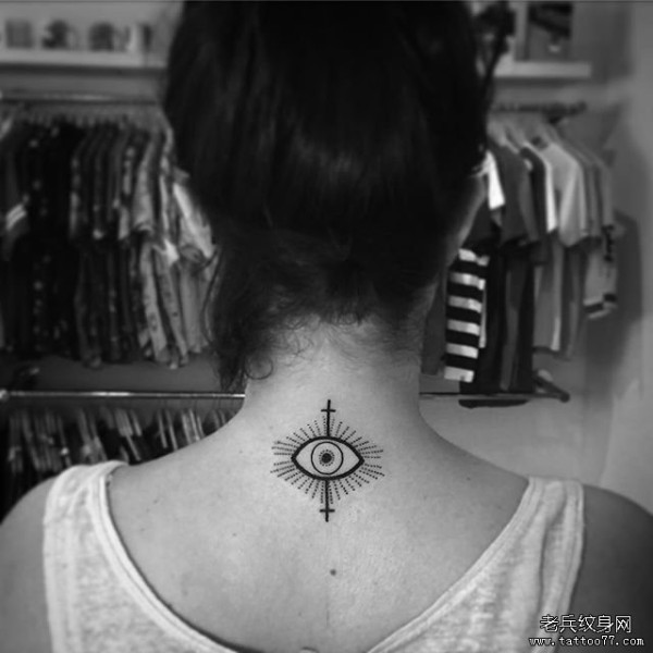 颈部眼睛十字架纹身tattoo图案