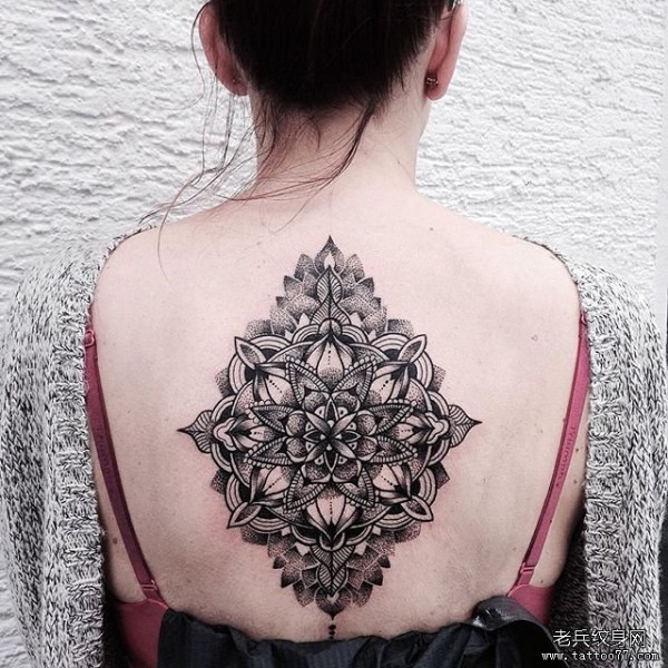 女生背部性感欧美梵花纹身tattoo图案