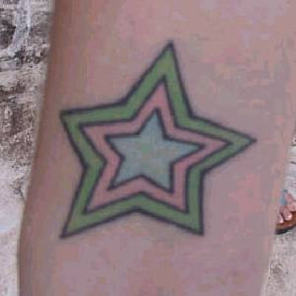 彩色五角星纹身图片