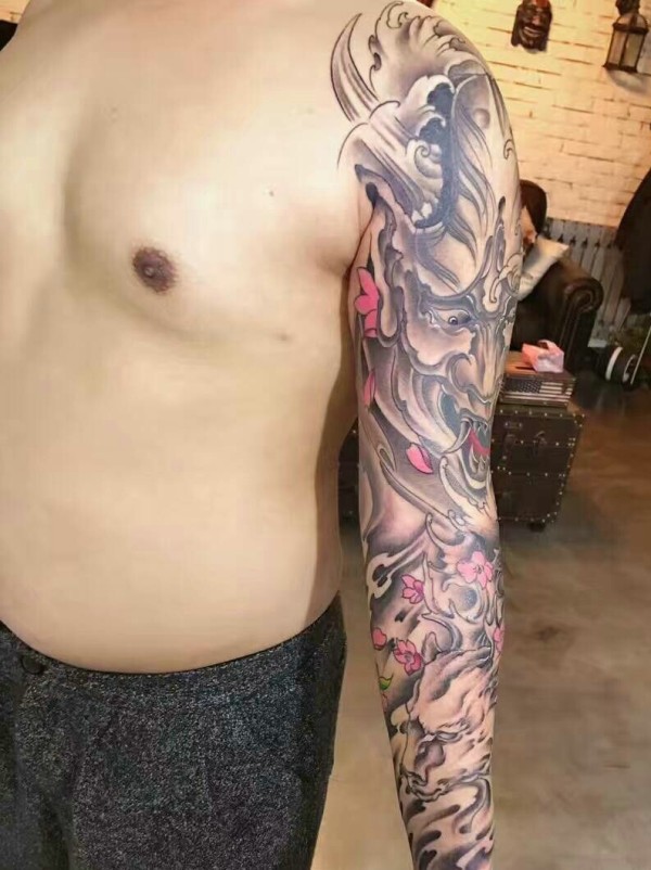 男士花臂老传统个性般若纹身图片
