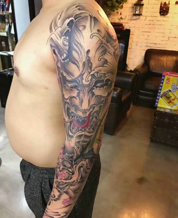 男士花臂老传统个性般若纹身图片