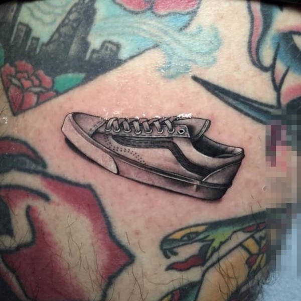 超写实vans经典板鞋纹身图片