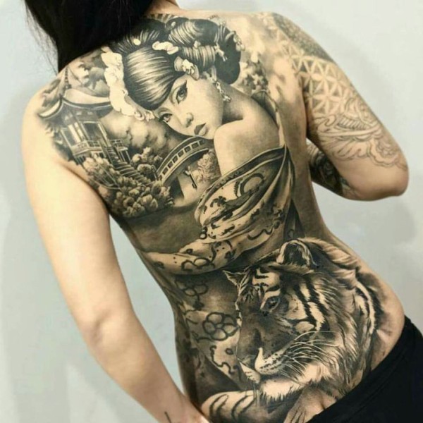 满背艺妓与老虎纹身图片