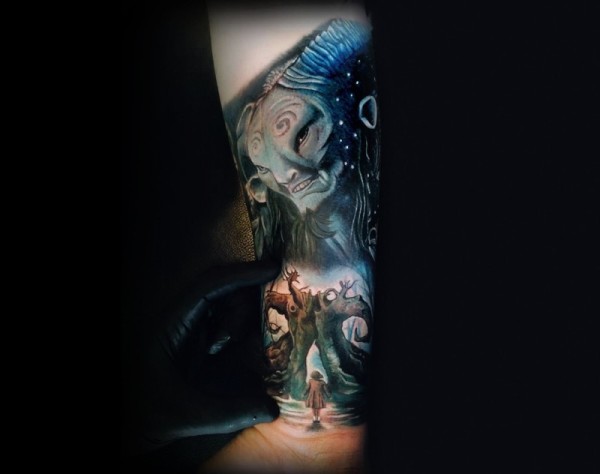 手臂幻想风格彩色女孩与魔鬼纹身图片