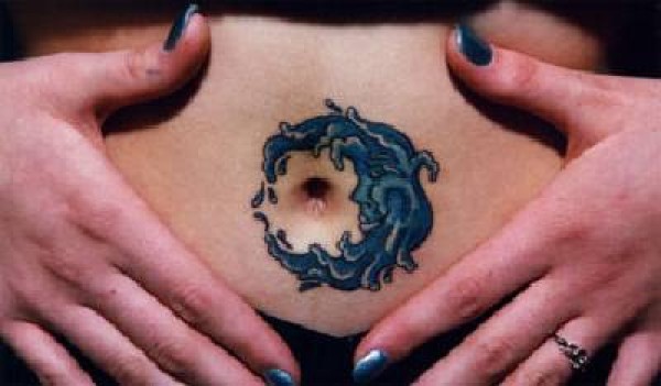 腹部彩色月亮图腾纹身图片