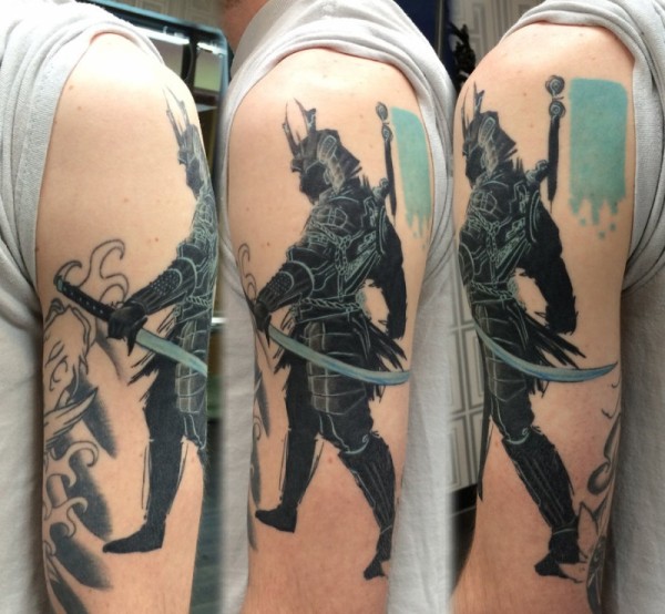 男士肩膀黑暗武士纹身图片
