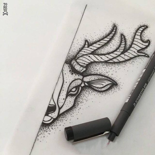 黑灰线条素描创意半边脸鹿头纹身手稿