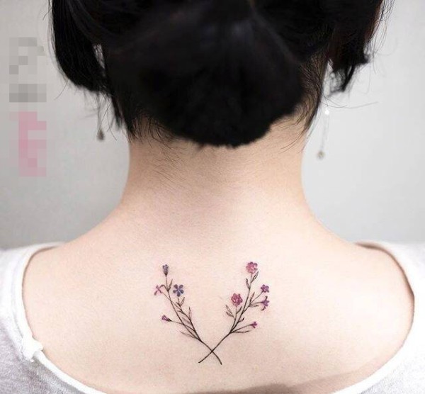 女生颈后彩绘技巧文艺小清新花朵纹身图片