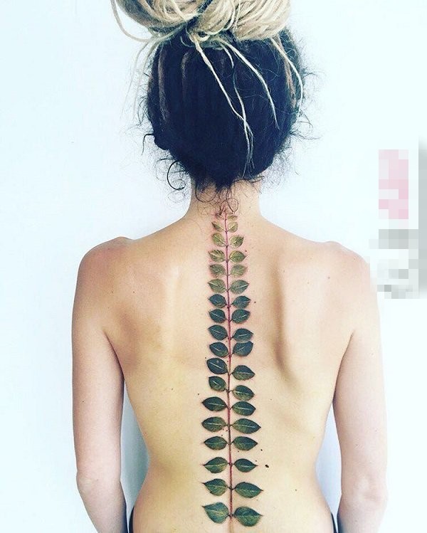 女生背部文艺小清新唯美创意脊椎骨纹身图片
