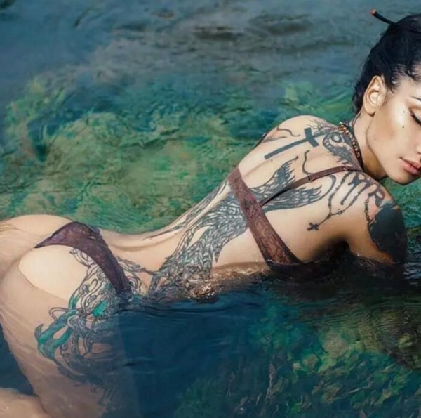 纹身美女身体艺术的渴望
