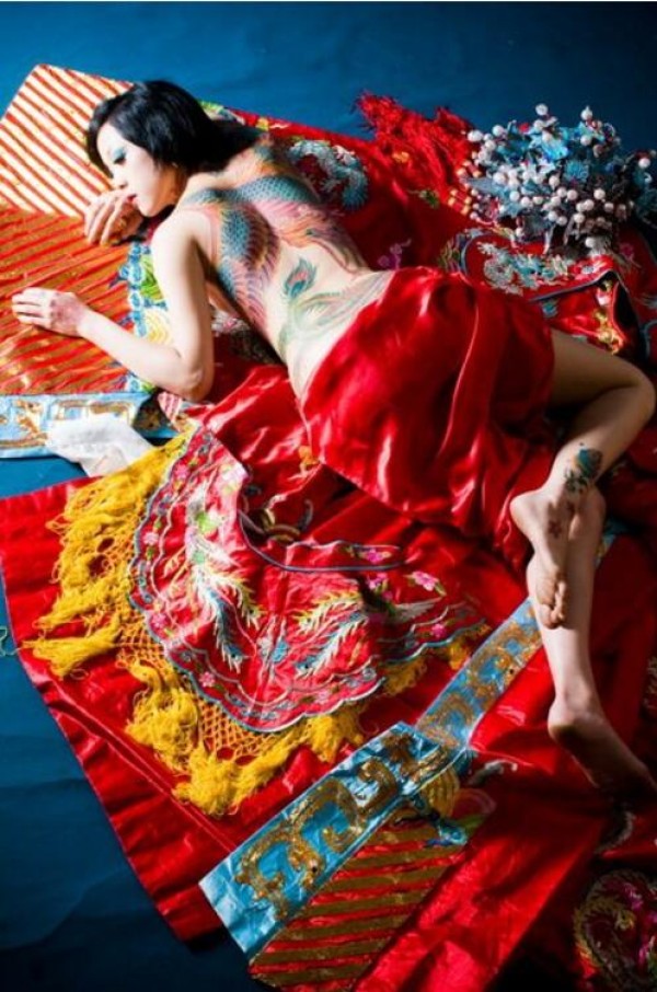 美丽的婚纱与纹身新娘II