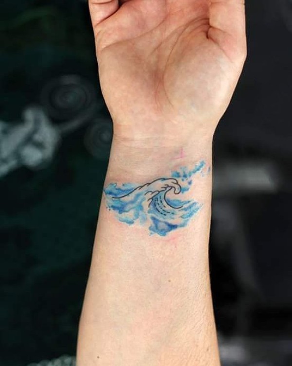 纹身浪花  汹涌澎湃的浪花纹身图片