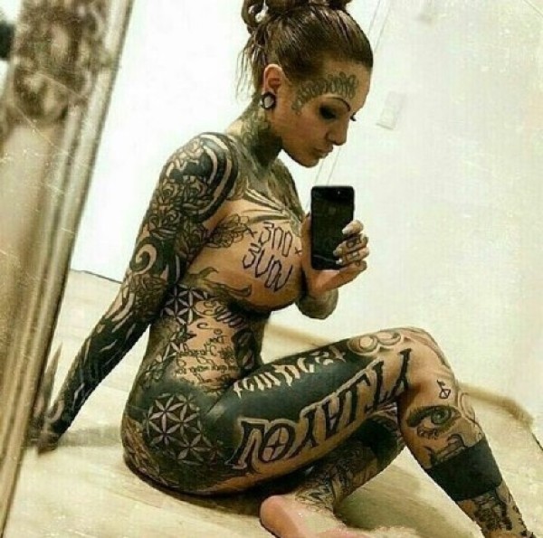 性感纹身美女图片_一组性感又帅气的欧美纹身美女tattoo girls图片