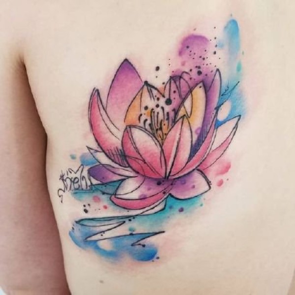 出淤泥而不染寓意的彩色莲花纹身图片