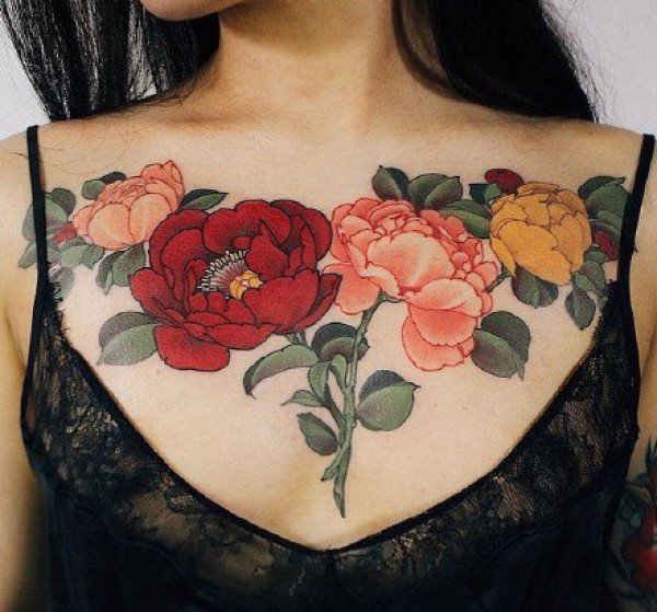 红色的一组适合女性传统牡丹花卉纹身作品