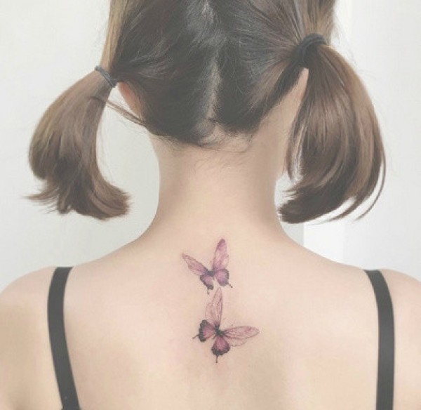 后背脊椎处的女生小清新背部纹身图片9张