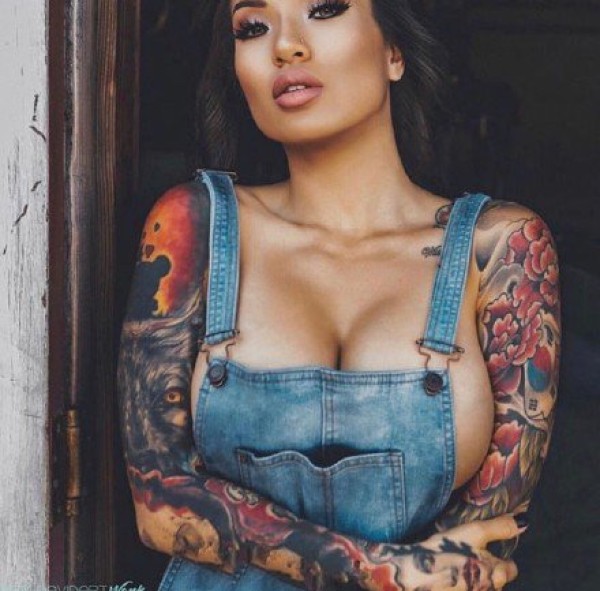 性感的一组欧美纹身美女图片赏析
