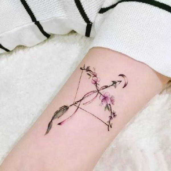 比较小清新的一组花朵弓箭纹身图片