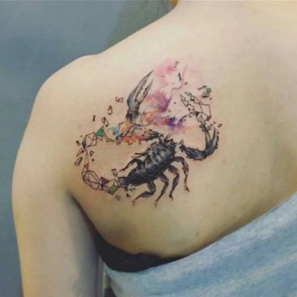 几款适合天蝎座的蝎子纹身图片