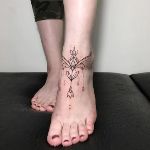 脚腕脚链纹身 性感的女生脚踝处脚链纹身图片